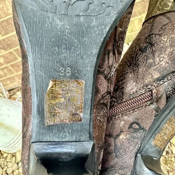 L'Artiste by Spring Step Sz 36/5.5 US Lidia Brown/Gold Embossed Heels Ankle Boot - Picture 7 of 9